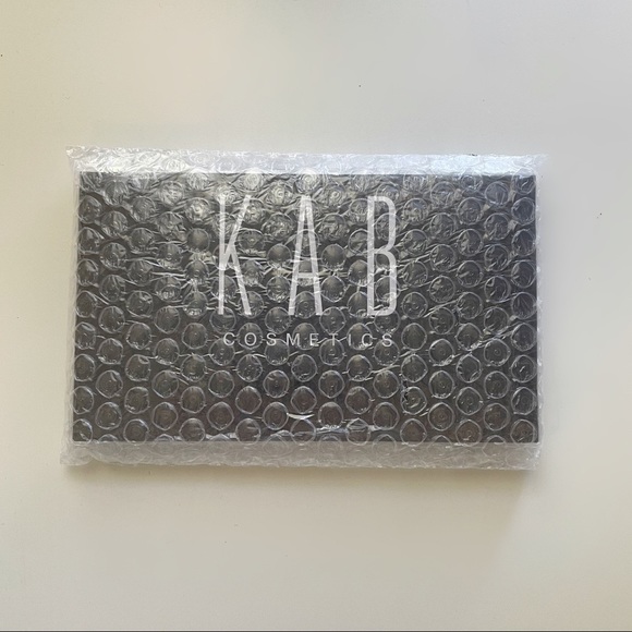 NEW KAB cosmetics Day + Night eyeshadow palette - Picture 3 of 3
